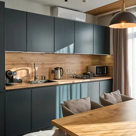 Fomich Βίλα Μπούκοβελ